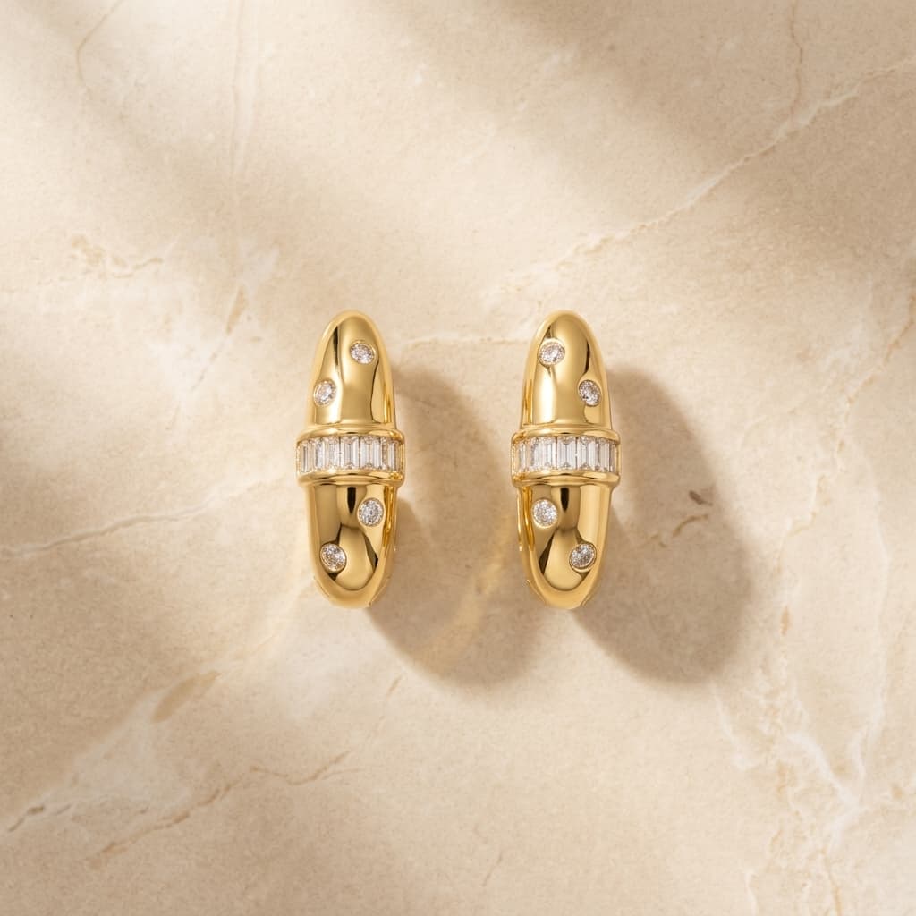 Stockholm Buckle Kristal Detay Altın Küpe